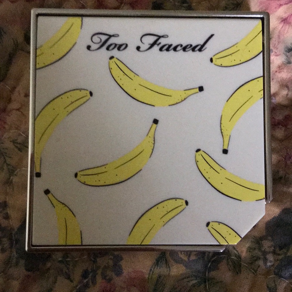 Too Faced Banana cream powder